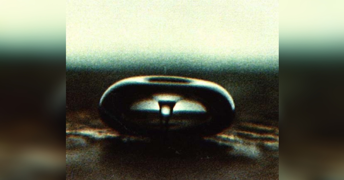 Manipulating materials with high-power ultrasound.